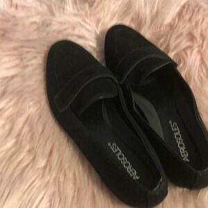 Black suede Aerosoles flats never worn